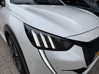 Peugeot 208 1.2 Turbo 100 PK GT | Navigatie | Zwart dak | Sportstoelen | Keyless Start | 17" Lichtmetalen Velgen | Full LED Verlichting | Climate Control | Cruise Control | Camera | Parkeersensoren | Dodehoek detectie | / 21