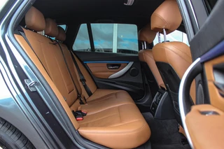 BMW 3-serie Touring 318i Centennial Executive M-sport | 2e eigenaar | HiFi audio | Navigatie | Bluetooth | Climate control | M-sportstuur | Cruise control | PDC | 18 inch | Trekhaak / 19