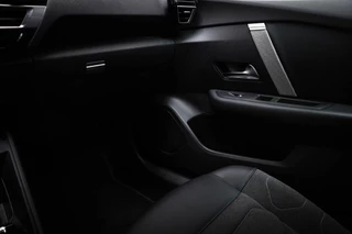 Citroen C4 1.2 Puretech Feel Pack | COLOR GLOSSY BLACK PACK | HALF LEDER | STOELVERWARMING | DAB | CAMERA / 36