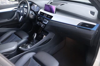 BMW X1 sDrive18i M Sport Schuifdak | Camera | Stoelverwarming / 12