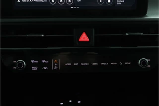 Kia EV6 Light Edition 63 kWh - SOH 99,7%  - Navigatie - Adaptive Cruise Control - Stoel/Stuur verwarming - Apple Carplay/Android Auto - Fabrieksgarantie tot 02-2032 / 28