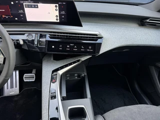 Peugeot 5008 1.6 Plug-in Hybrid 225 PK GT 7 Persoons | Apple Carplay/Android Auto | Climate Control | lichtmetalen velgen 20 Inch | Panorama Dak | Verwarmde Voorstoelen / 25