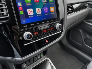 Mitsubishi Outlander 2.4 PHEV Intense+ 4WD 225 pk AUT. | 1e eigenaar | navigatie | trekhaak | elektr. v. stoel | carplay | alcantara / 32