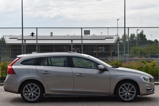 Volvo V60 2.0 T4 Summum 191 pk Luxury Line Winter | Vol | NL-Auto | Trekhaak | Open dak | Standkachel | Elekt.stoelen | Camera | LED/Xenon | 4-Seasons / 27