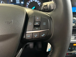 Ford Fiesta 1.0 EcoBoost Hybrid Titanium | Apple Carplay / Android Auto | Stoel + Stuurverwarming | Cruise Control | Parkeersensoren Achter | Lichtsensor | Climate Control | Verwarmbare Voorruit / 16