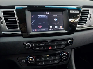 Kia Niro 1.6 GDi Hybrid DynamicLine | Trekhaak | All-seasonsbanden | Navigatie / 38