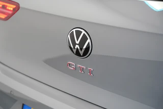 Volkswagen Golf 2.0 TSI GTI  Akrapovič Panoramadak Harman&Kardon Sterrenhemel 19''LM / 46