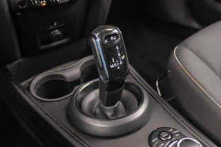 MINI Countryman 1.5 Cooper Essential | 1e eigenaar | NL auto | Driving Assistant | Camera | Sportstuur | Keyless entry | Stoelverwarming | LED | Carplay | DAB | Navigatie | PDC / 32
