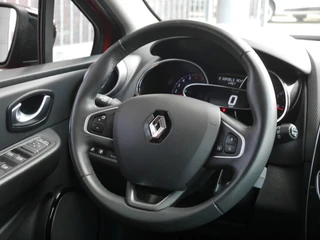 Renault Clio Estate 0.9 TCe Limited 90pk | Navigatie | Trekhaak | Airco | Cruise Control | Parkeerhulp achter | Extra getint glas | Lichtmetalen velgen / 18