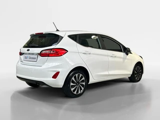 Ford Fiesta 1.0 EcoBoost Hybrid Titanium | Apple Carplay / Android Auto | Stoel + Stuurverwarming | Cruise Control | Parkeersensoren Achter | Lichtsensor | Climate Control | Verwarmbare Voorruit / 6