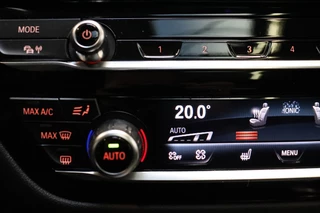 BMW 5 Serie Touring 520i High Executive M Sport Pakket Automaat  / Trekhaak / Panoramadak / Stoelverwarming / Nappa Leder / Comfortstoelen / Achteruitrijcamera / Apple Carplay / Driving Assistant / Cruise Control / Navigatie Professional / Adaptief Onderstel / 38