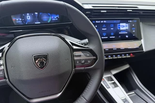 Peugeot 408 1.2 Hybrid 145 e-DCS6 Allure | Achteruitrijcamera | Dealer Onderhouden l Wireless Apple Carplay & Android Auto l TomTom Navigatie l DAB l Bluetooth l PDC l Camera l LED l Lichtmetalen Velgen / 21