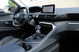 Peugeot 3008 1.2 PureTech Première  | Panoramadak | Camera | Trekhaak | Elekt. achterklep | Navigatie / 7