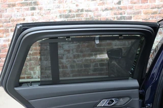 BMW 3 Serie Touring 330e High Executive M Sport Pakket Automaat  / Live Cockpit Professional / SOH 93 % / Driving Assistant / Panoramadak / Trekhaak / Leder / Harman Kardon / Innovation Pack / Parking Assistant / Travel Pack / Curved Display / 19 Inch / Shadow Line / 40