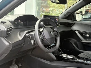 Peugeot e-2008 EV Allure 54 kWh | tot 406km WLTP range | Parkeersensoren voor + achter | Draadloos Apple Carplay/Android Auto | Cruise Control | Privacy Glass / 16