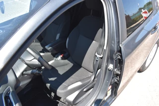 Peugeot 208 1.2 PureTech Style  | NL-Auto | Navi | Cruise Control | Airco | Bluetooth | Park.sensoren | LM-Velgen | NAP / 16
