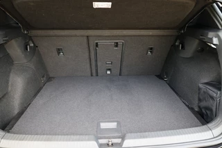 Volkswagen Golf 2.0 TSI R 4Motion  | PANO | AKRAPOVIC | DODE HOEK | STUURVERW | IQ-LIGHT | / 50