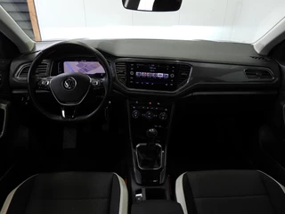Volkswagen T-Roc 1.5 TSI Sport NAVI/CAMERA/VIRTUAL/LED/TREKH./17"LMV! / 6