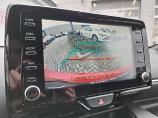 Toyota Yaris 1.5 HYBRID EXECUTIVE HEAD-UP STOELVERWARMING BI-TONE PARK-SENSOREN HALF-LEDER 17"LM-VELGEN PRIVACY-GLASS / 23
