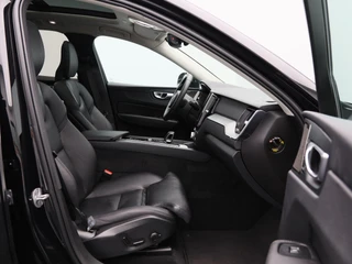 Volvo XC60 2.0 T8 455 Pk Plug-in hybrid AWD Plus Bright | Panoramadak | Trekhaak | 360° Camera | Harman Kardon | Leder | 19 Inch | 35.116 Km!! / 37