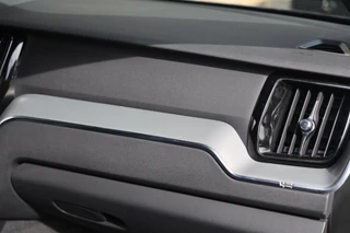 Volvo XC60 T6 Recharge AWD R-Design | Stoelverwarming & Koeling | 360° Camera | Panoramadak | Long Range | H/K | Keyless / 42