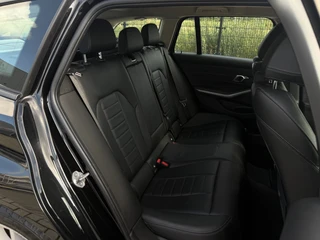 BMW 3-serie Touring 320e Business Edition Plus | Camera | Laser | Stoelverwarming | Carplay | / 27