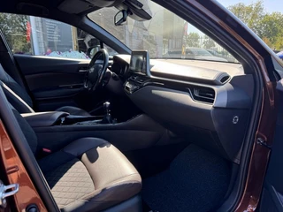 Toyota C-HR 1.2 EXECUTIVE Origineel Nederlands 1e eigenaar ACC Stoelverwarming Navigatie / 16