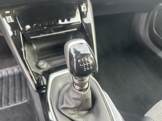 Peugeot 2008 1.2 Turbo 100 PK Allure | Nieuwste Model | Navigatie via Telefoon | LED Verlichting | Cruise Control | Hoge Zitpositie | Parkeersensoren | DAB | Digitaal Dashboard | Half Lederen stoelen | Lichtmetalen Velgen 17 inch | / 28