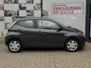 Toyota Aygo 1.0 VVT-i x-play PARKEERCAMERA AIRCO / 5