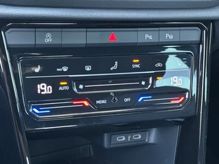 Volkswagen T-Roc 1.5 TSI 150pk DSG R-Line Camera | Keyless | Elek. Achterklep | Dode hoek | Rijklaar incl. 1 jaar Bovag garantie / 21