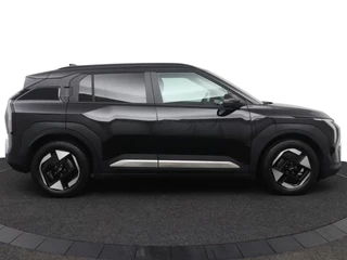 Kia EV3 Plus 81.4 kWh  - Prijs incl. €3.000,- inruilpremie - Stoel/Stuur Verwarming - Climate Control - Draadloze oplader - Navigatie - Fabrieksgarantie tot 06-2033 / 10