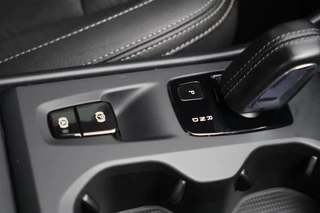 Volvo XC40 T4 Momentum | Stoelverwarming | Trekhaak | Parkeercamera | Keyless / 32
