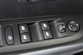 Peugeot 208 1.2 Hybrid 110 e-DCS6 Allure / 26