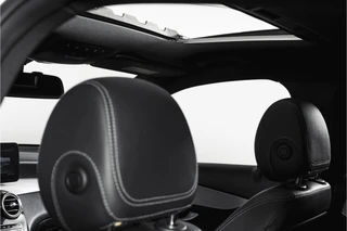 Mercedes-Benz GLC Coupé 250 4MATIC 211 PK Premium AMG Line  | S/K-Panodak | Cruise | Stoelverw. | PDC | Camera | App. Connect | ECC | LM 21" | / 50
