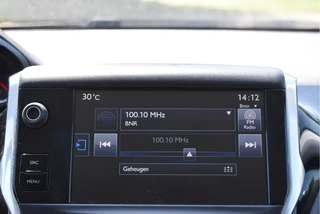 Peugeot 208 1.2 PureTech Style  | NL-Auto | Navi | Cruise Control | Airco | Bluetooth | Park.sensoren | LM-Velgen | NAP / 36