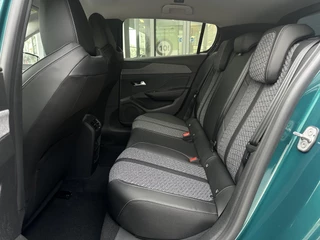 Peugeot 308 1.2 Hybrid 145 e-DCS6 Allure | Adaptive Cruise Control | Stoelverwarming | Climate Control | Parkeercamera/-sensoren | Navigatie | Apple Carplay/Android Auto | Full LED | Draadloze telefoonlader | / 12
