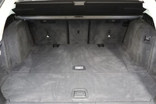 BMW 5 Serie Touring 540i xDrive High Executive Automaat  / Harman Kardon / Adaptief Onderstel / Driving Assistant / Achteruitrijcamera / Navigatie Professional / Cruise Control / Sportstoelen / Parking Assistant / Zonnescherm / Climate Control / 18 Inch / Stoelverwarming voor+achter / 40
