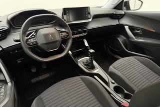 Peugeot 2008 1.2 PureTech 100pk Active Pack | Distributieriem vervangen in mei 2025 bij 92.519km | Navigatie | Climate Control | DAB+ | Lichtmetalen Velgen 16inch | Apple Carplay/Android Auto / 16