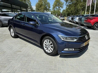 Volkswagen Passat 1.8 TSI Business Edition R Automaat | Climate control | Achteruitrij camera | Navigatie | Elektrisch Pakket | Afneembare Trekhaak | Ergo-Comfort stoel | Parkpilot | LM-Velgen | LED Verlichting / 4