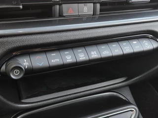 Fiat 600e Abarth Scorpionissima 54 kWh | Apple-Android | Sportstoelen | Parkeercamera / 21