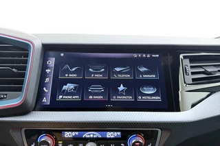 Audi A1 citycarver 35 TFSI epic 150pk | Automaat | Climate Control | Navigatie | Premium Audio | Camera | Cruise Control Adaptief | Stoelverwarming | Keyless Start | Sportstoelen / 26