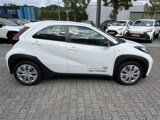 Toyota Aygo X PLAY / 5