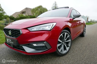 Seat Leon Sportstourer 1.5 eTSI DSG FR / Pano / Cam / Navi / 29