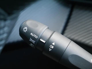 Peugeot 208 1.2 PureTech 100 Style | Lage km.stand | Airco | Cruise control | Parkeersensoren achter | Apple Carplay/Android Auto | Led verlichting / 17