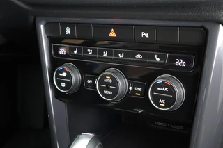 Volkswagen T-Roc 1.5 TSI 150pk DSG Sport Trekhaak Stoelverwarming Camera Keyless Navigatie / 28