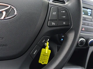 Hyundai i10 1.0i Comfort Bluetooth | All-seasons | Cruise control / 25