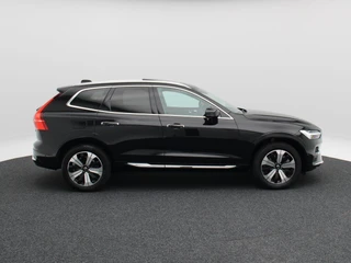 Volvo XC60 2.0 T8 455 Pk Plug-in hybrid AWD Plus Bright | Panoramadak | Trekhaak | 360° Camera | Harman Kardon | Leder | 19 Inch | 35.116 Km!! / 9