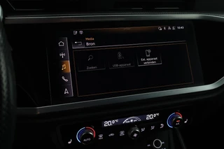 Audi Q3 Sportback 45 TFSIe 245pk S Edition S-Line LED Camera Keyless Navigatie Stoelverwarming / 23