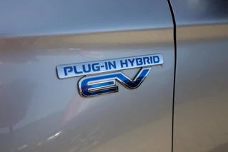 Mitsubishi Outlander 2.4 PHEV Pure+|Camera|Trekhaak|PDC| / 27