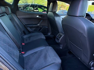 SEAT Leon 1.4 TSI eHybrid PHEV FR 204PK Trekhaak Camera Carplay ACC / 20